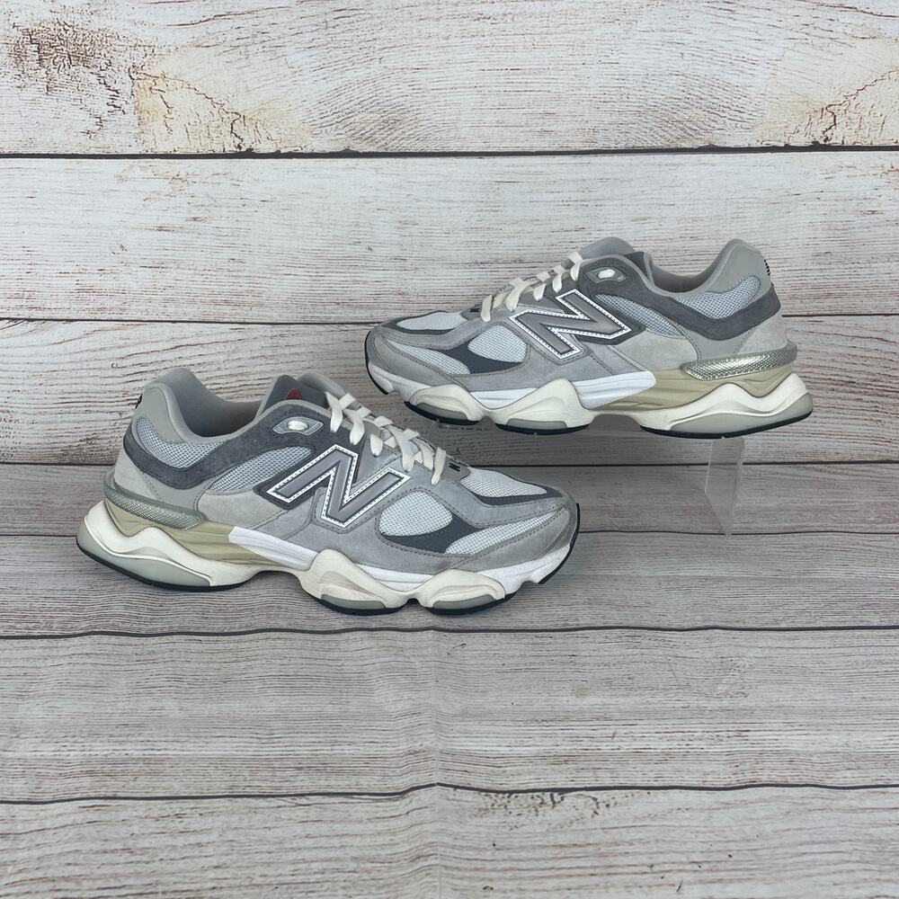 New Balance 9060 Womens Sz 11.5 Mens Sz 10 Sneakers Gray Rain Castlerock White